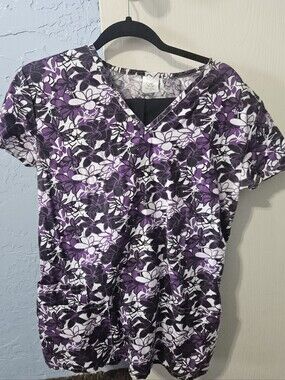 Smart Scrubs Purple & Black Floral V-Neck Scrub Top